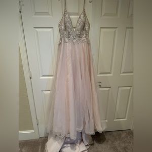 Beautiful unaltered wedding dress!